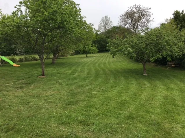 Charmante maison de campagne 130m² avec piscine, granges et grand jardin à Masbaraud Merignat 