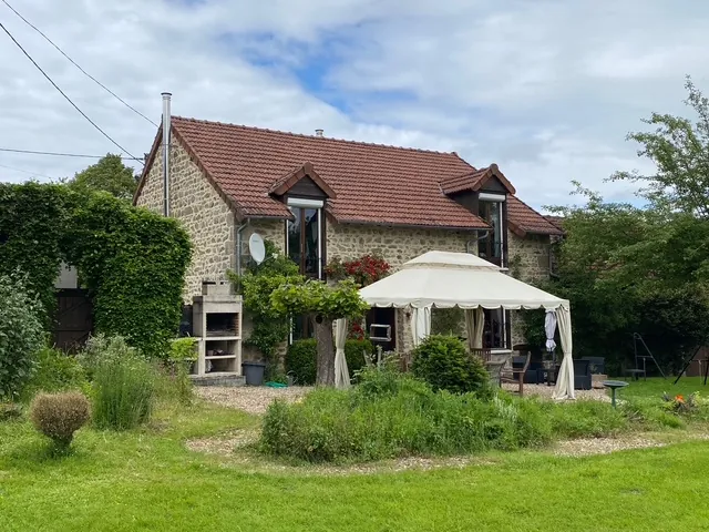Charmante maison de campagne 130m² avec piscine, granges et grand jardin à Masbaraud Merignat 