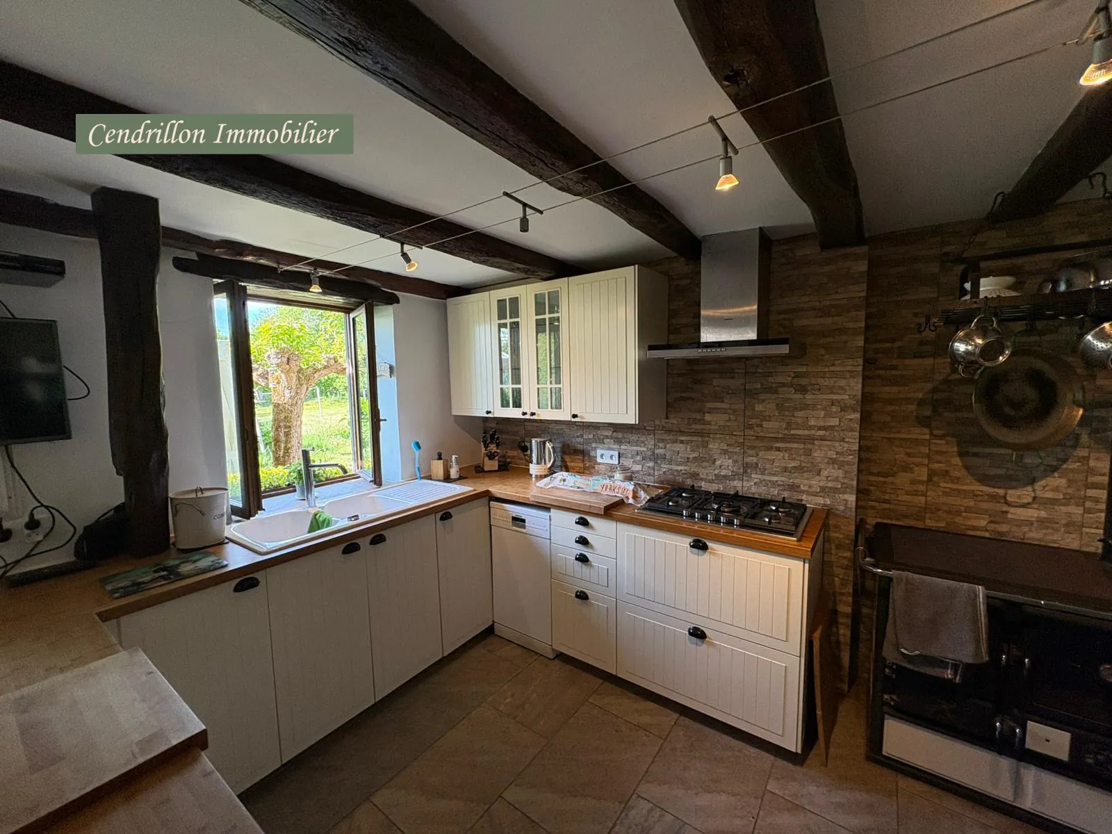 Charmante maison de campagne 130m² avec piscine, granges et grand jardin à Masbaraud Merignat 