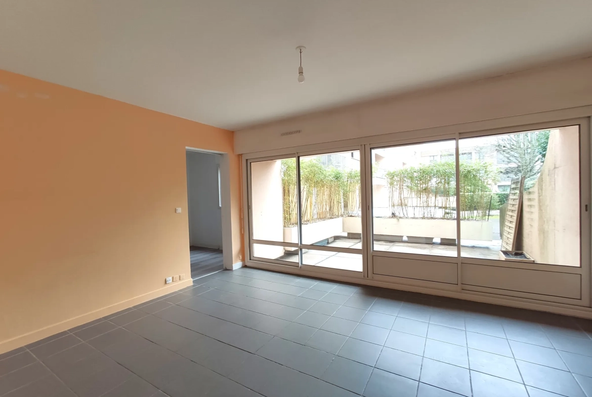 A vendre appartement F2 avec terrasse à Vitry-sur-Seine proche tram T7 