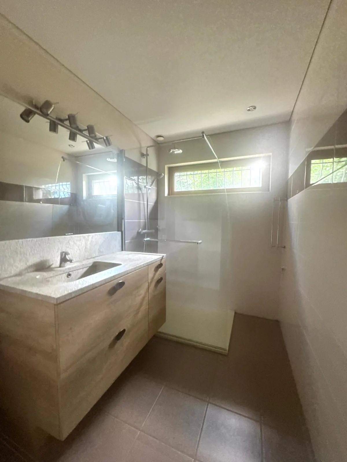Villa de 160 m² à Monistrol-sur-Loire avec vaste potentiel et terrain arboré 