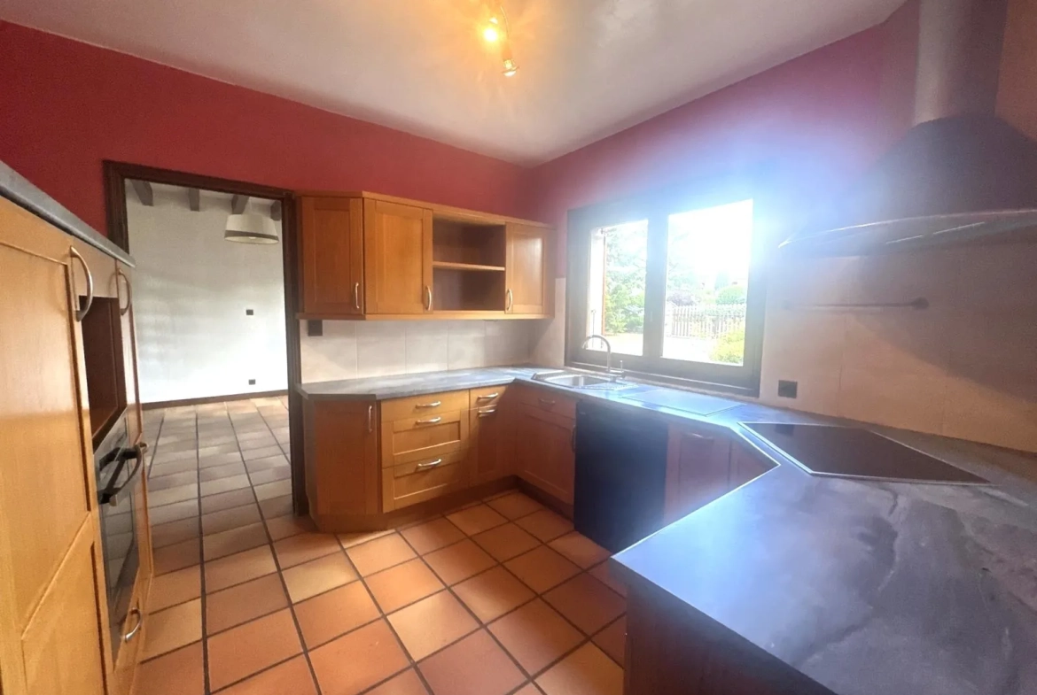 Villa de 160 m² à Monistrol-sur-Loire avec vaste potentiel et terrain arboré 
