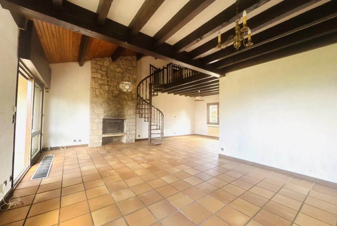 Villa de 160 m² à Monistrol-sur-Loire avec vaste potentiel et terrain arboré 