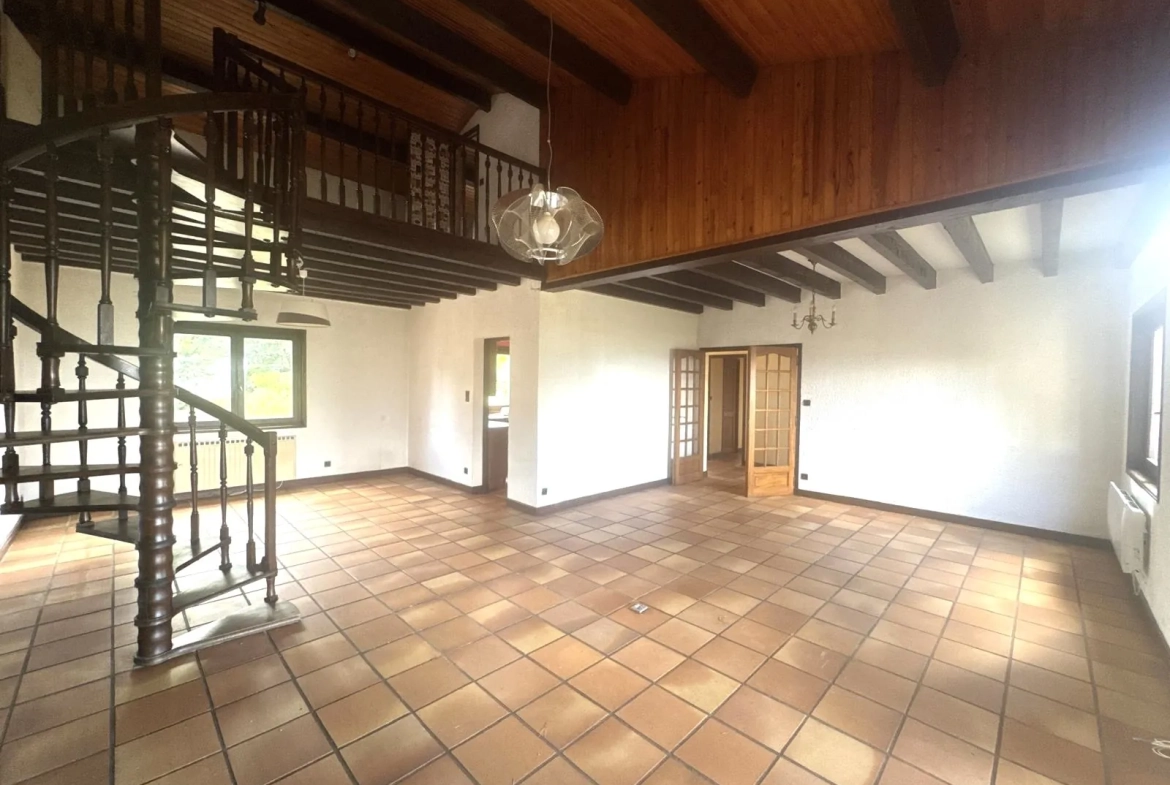 Villa de 160 m² à Monistrol-sur-Loire avec vaste potentiel et terrain arboré 