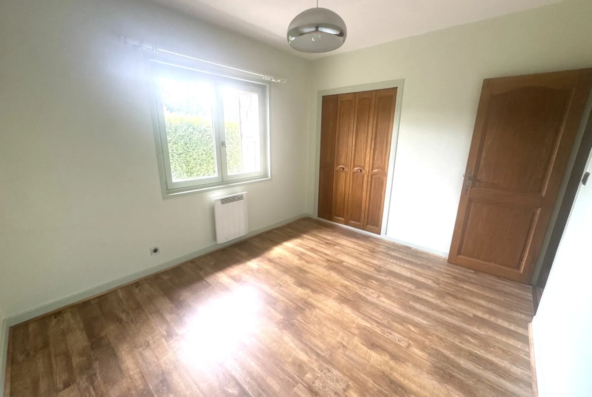 Villa de 160 m² à Monistrol-sur-Loire avec vaste potentiel et terrain arboré 