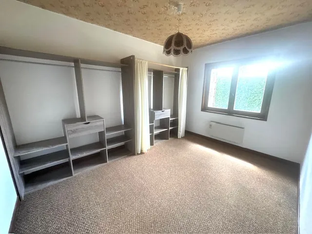 Villa de 160 m² à Monistrol-sur-Loire avec vaste potentiel et terrain arboré 