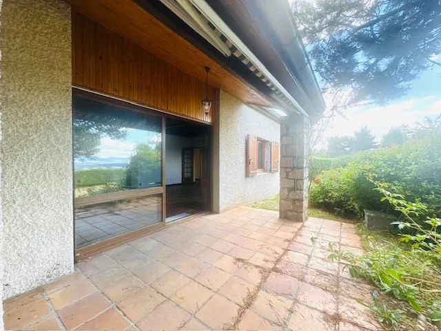 Villa de 160 m² à Monistrol-sur-Loire avec vaste potentiel et terrain arboré 