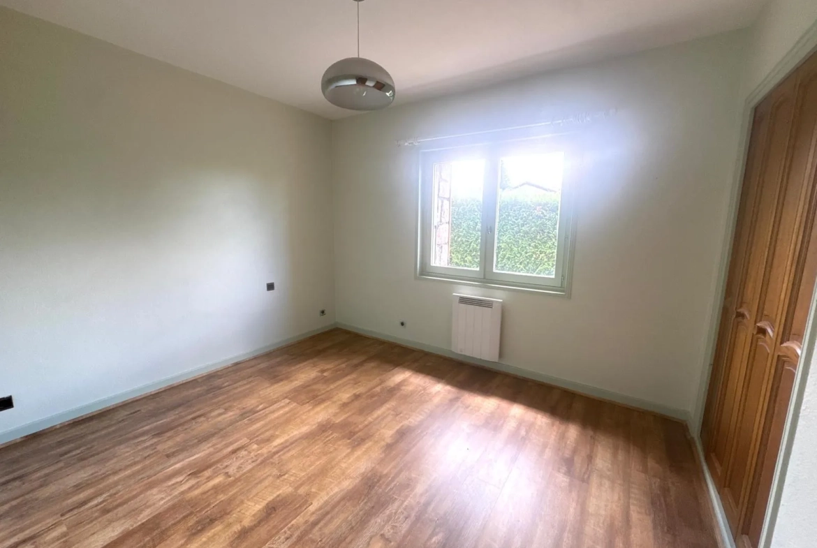Villa de 160 m² à Monistrol-sur-Loire avec vaste potentiel et terrain arboré 