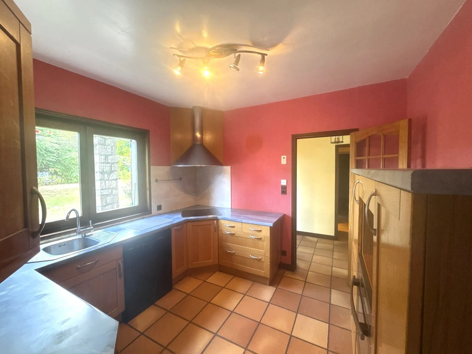 Villa de 160 m² à Monistrol-sur-Loire avec vaste potentiel et terrain arboré 