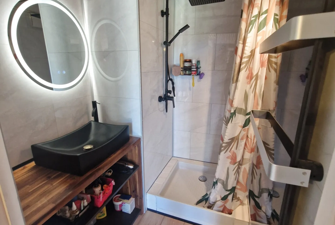 Maison à vendre à Favars avec piscine et terrasse – Rénovée, 115 m² 