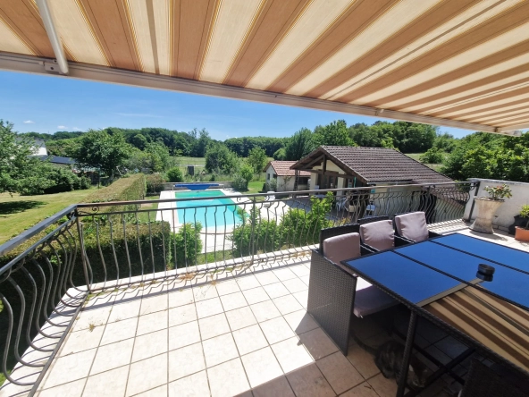 Maison à vendre à Favars avec piscine et terrasse – Rénovée, 115 m²