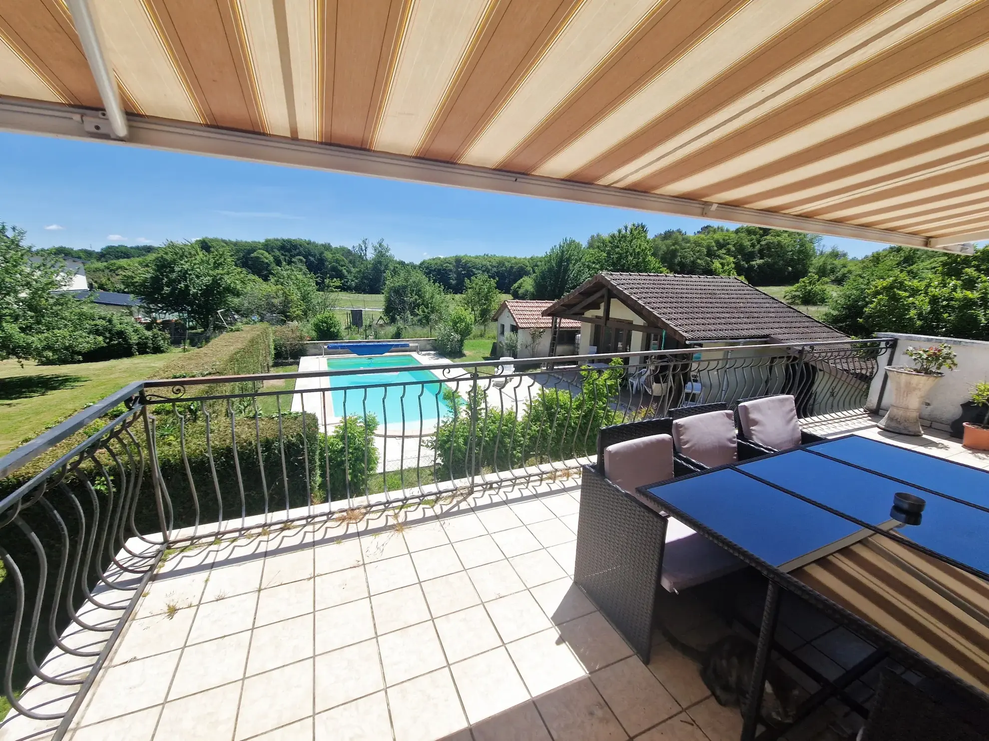Maison à vendre à Favars avec piscine et terrasse – Rénovée, 115 m² 