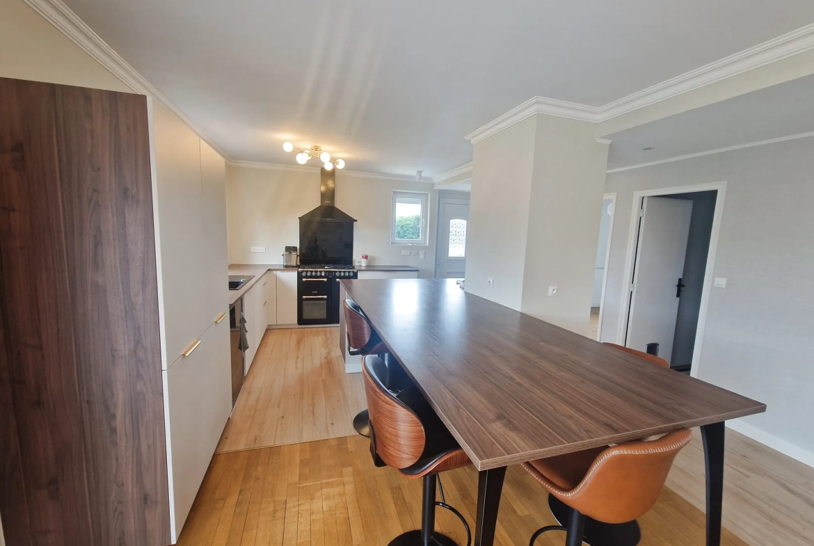 Maison à vendre à Favars avec piscine et terrasse – Rénovée, 115 m² 