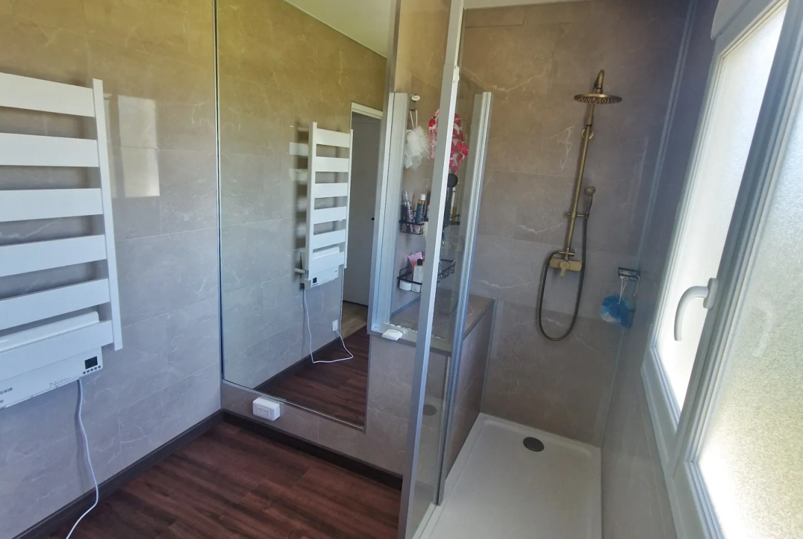Maison à vendre à Favars avec piscine et terrasse – Rénovée, 115 m² 