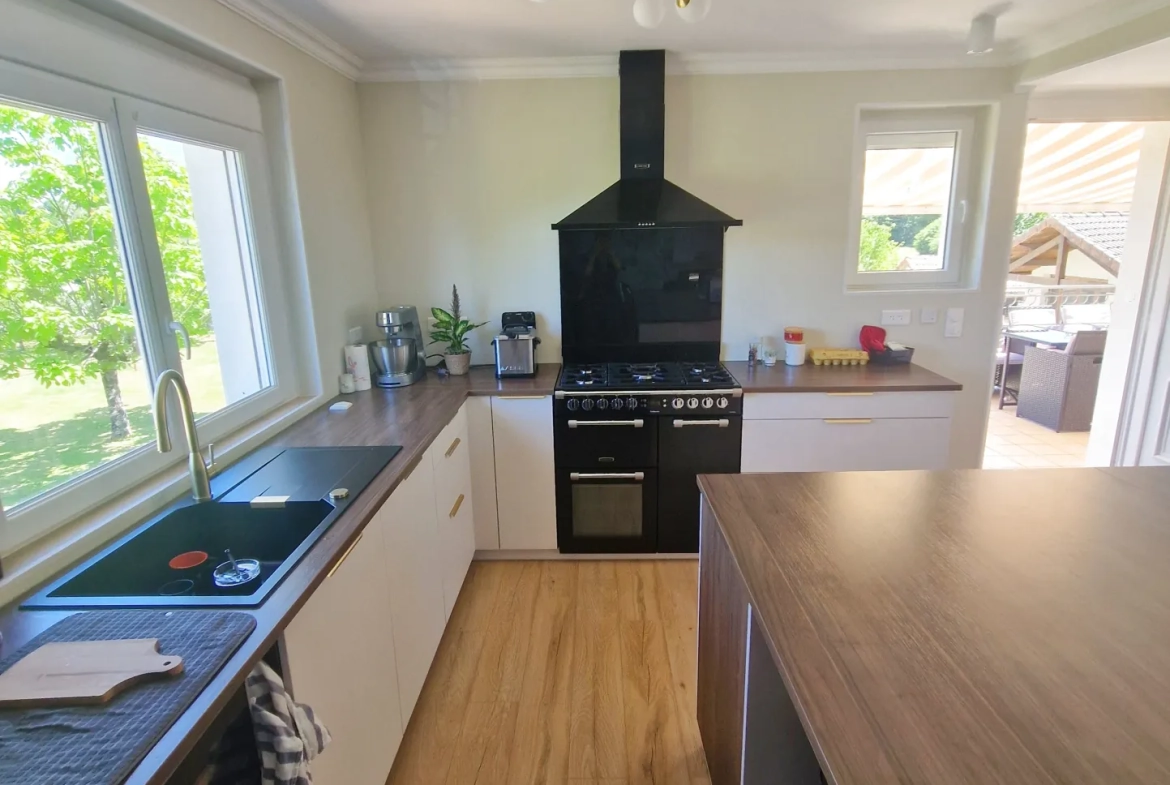 Maison à vendre à Favars avec piscine et terrasse – Rénovée, 115 m² 
