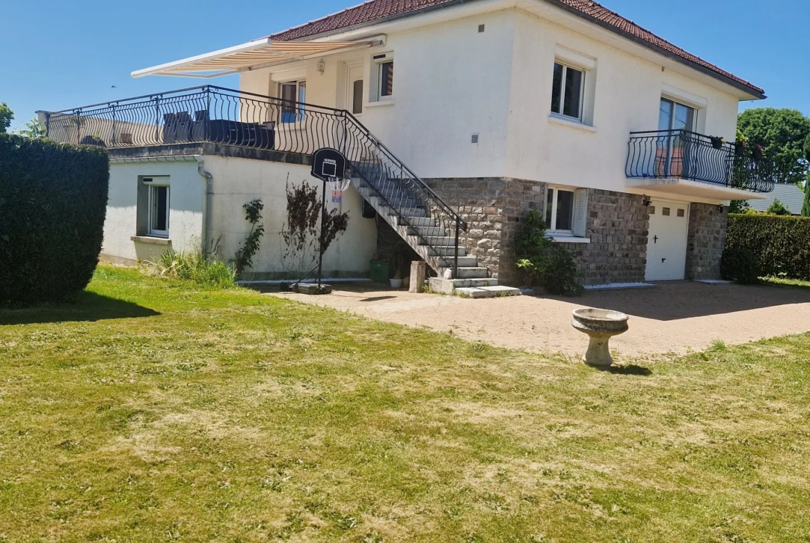Maison à vendre à Favars avec piscine et terrasse – Rénovée, 115 m² 