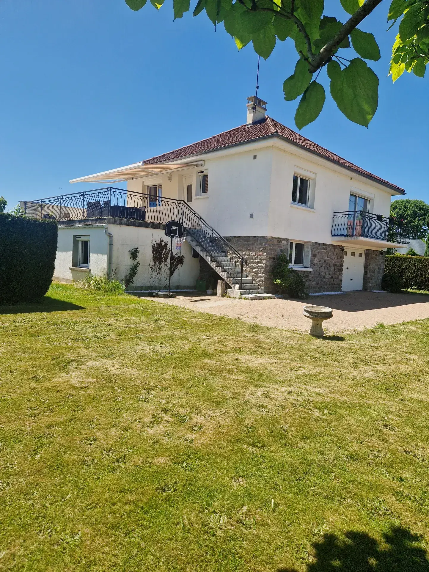 Maison à vendre à Favars avec piscine et terrasse – Rénovée, 115 m² 