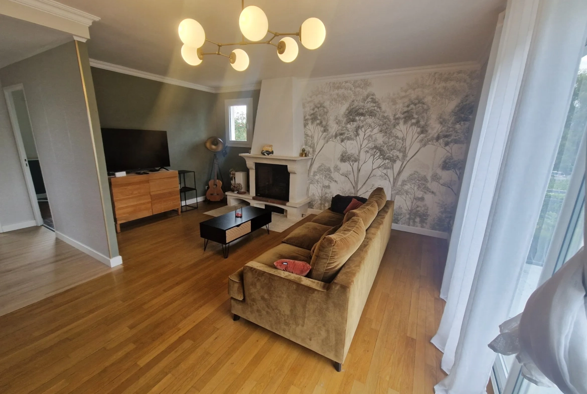 Maison à vendre à Favars avec piscine et terrasse – Rénovée, 115 m² 