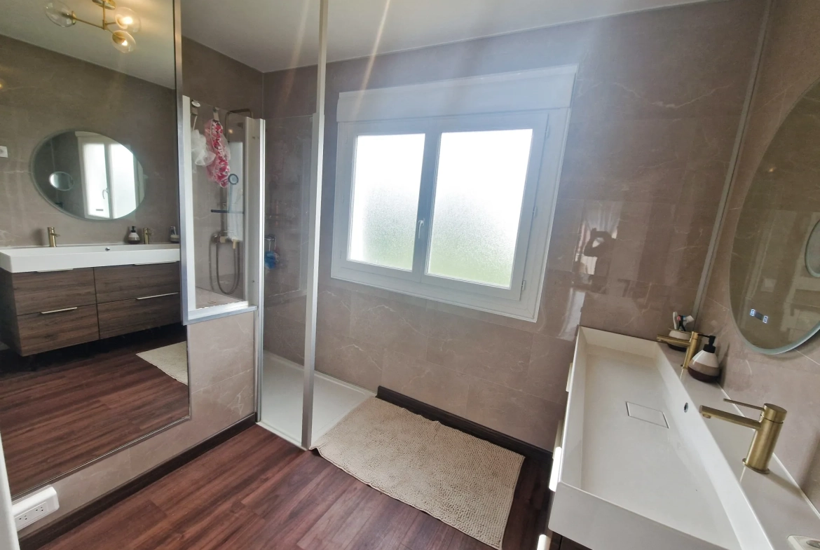 Maison à vendre à Favars avec piscine et terrasse – Rénovée, 115 m² 
