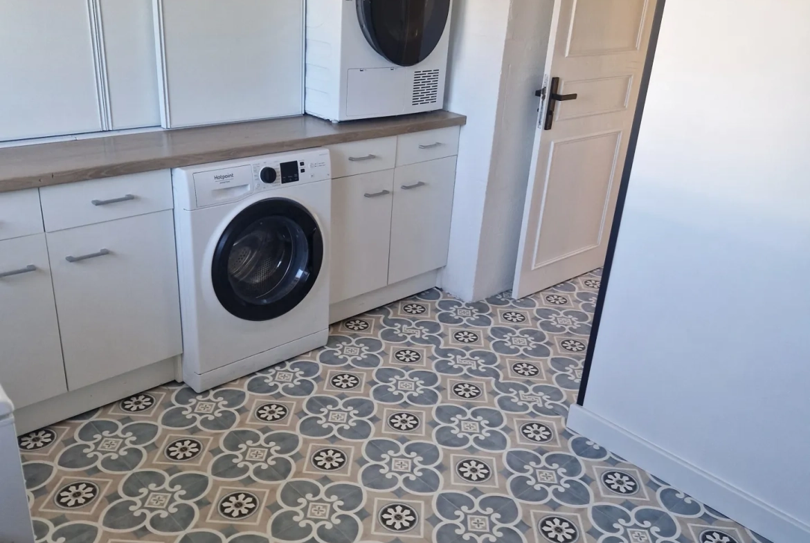 Maison à vendre à Favars avec piscine et terrasse – Rénovée, 115 m² 