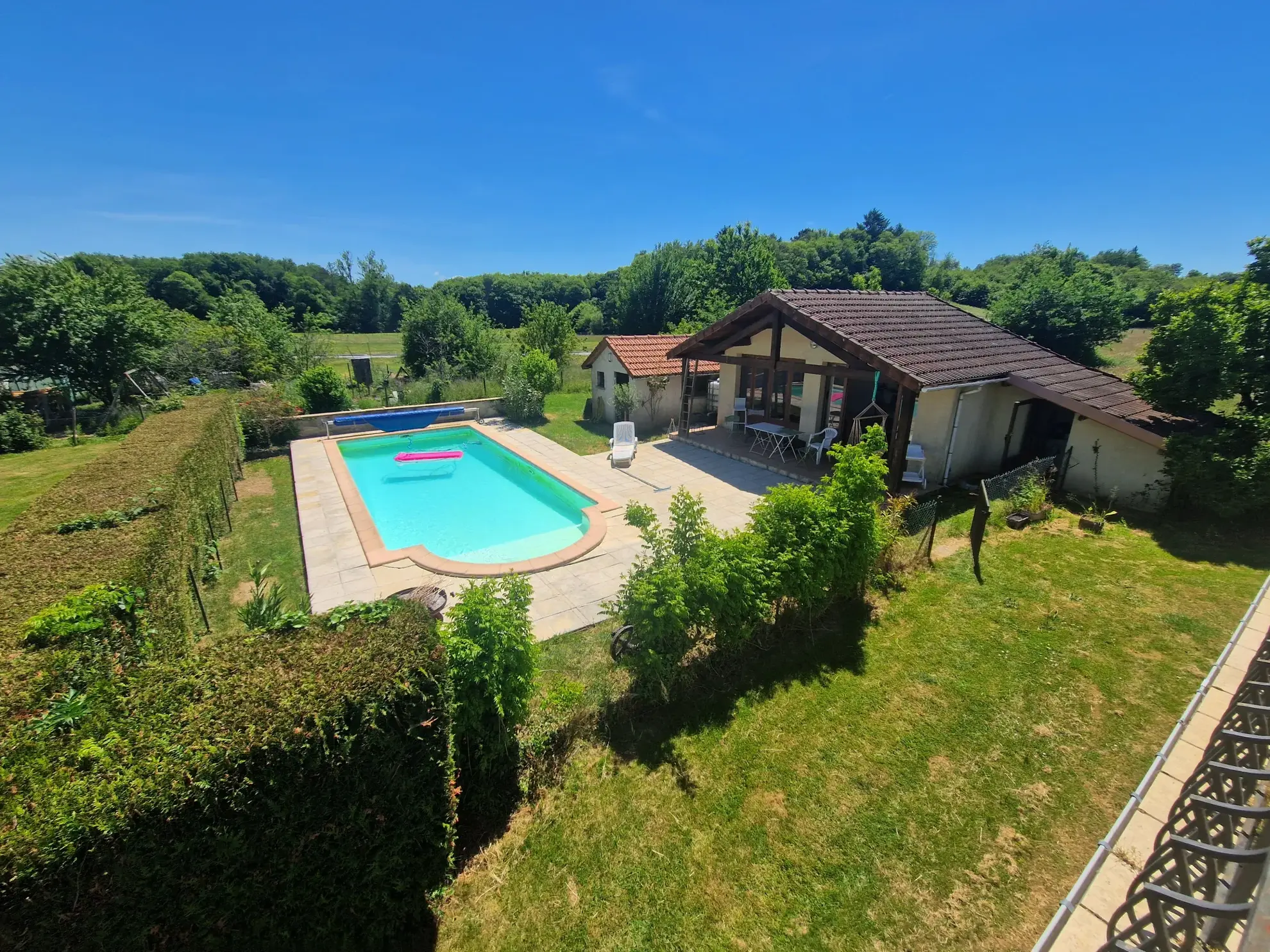 Maison à vendre à Favars avec piscine et terrasse – Rénovée, 115 m² 