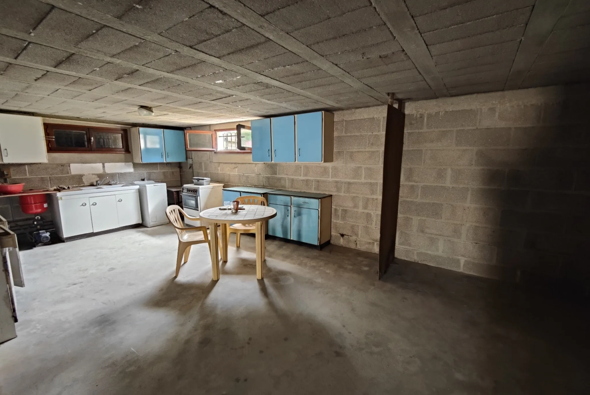 Maison familiale à Charmoy avec grand potentiel et garage - 4 chambres 