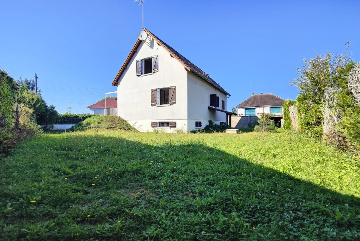 Maison familiale à Charmoy avec grand potentiel et garage - 4 chambres 