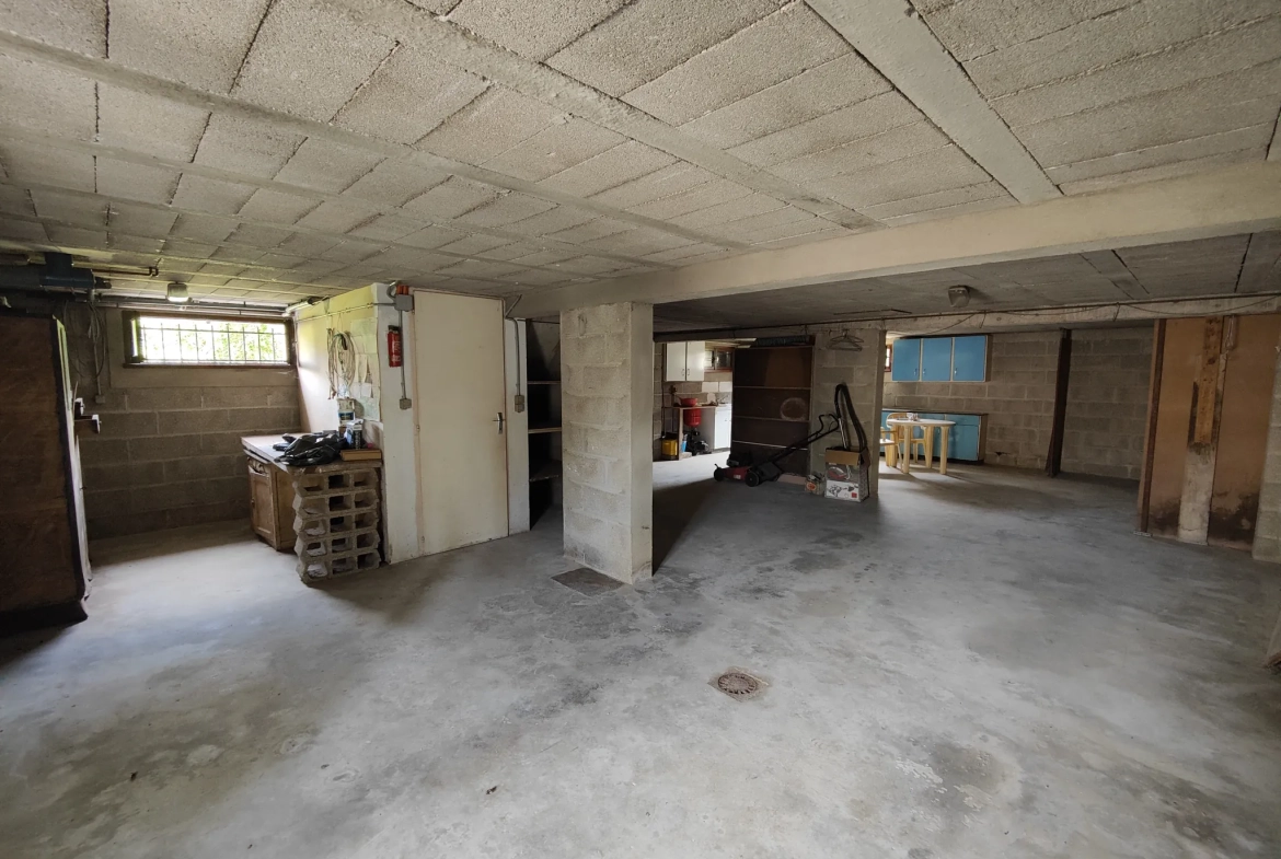 Maison familiale à Charmoy avec grand potentiel et garage - 4 chambres 