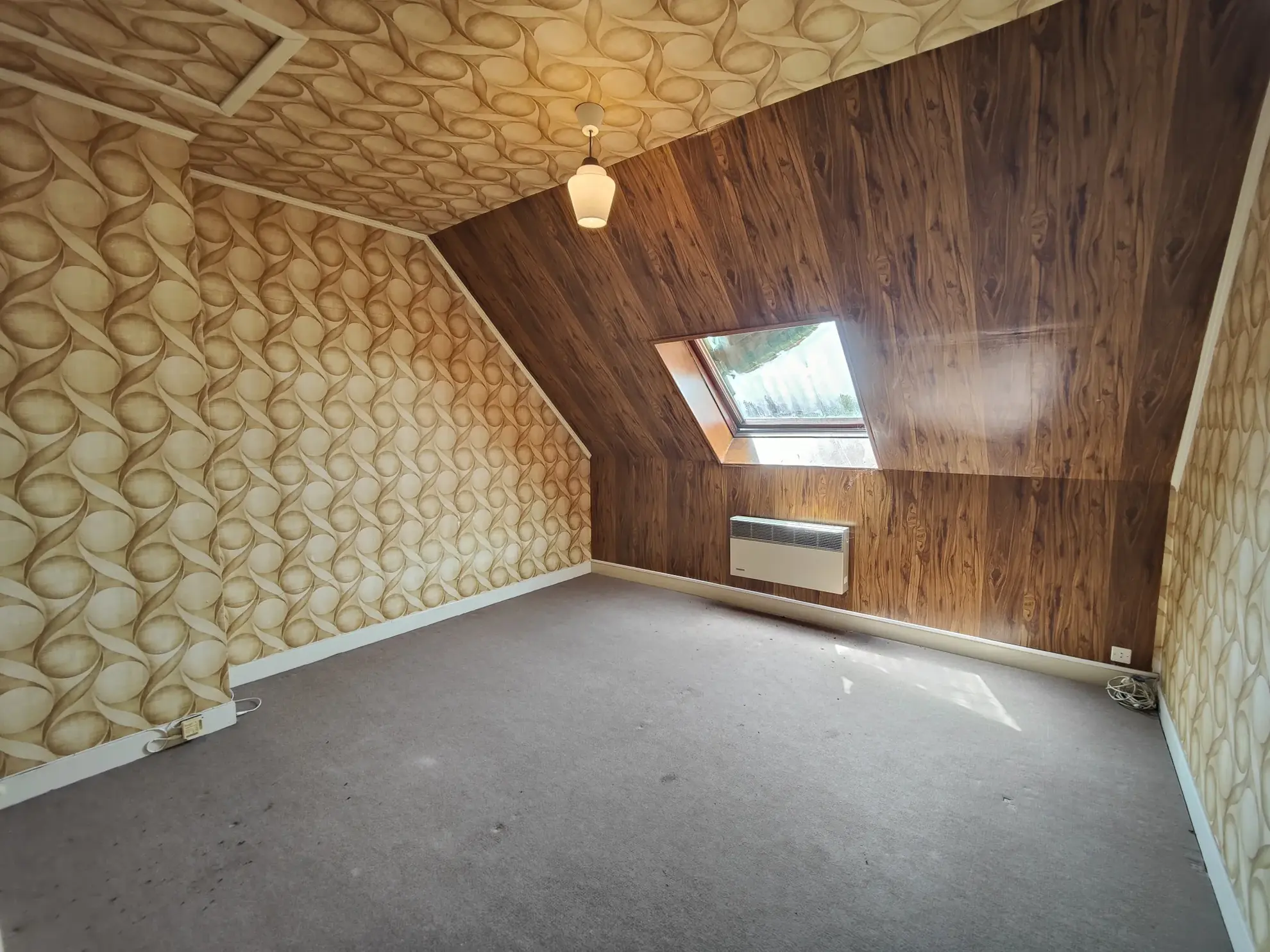 Maison familiale à Charmoy avec grand potentiel et garage - 4 chambres 