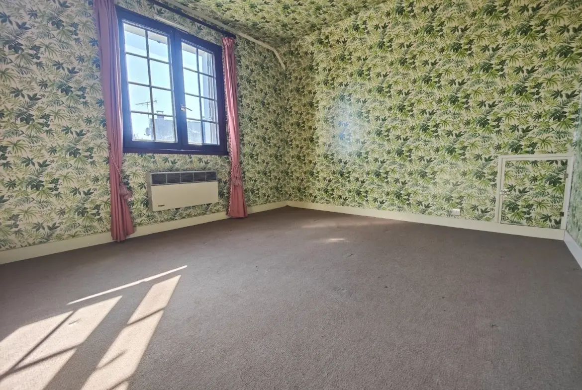 Maison familiale à Charmoy avec grand potentiel et garage - 4 chambres 