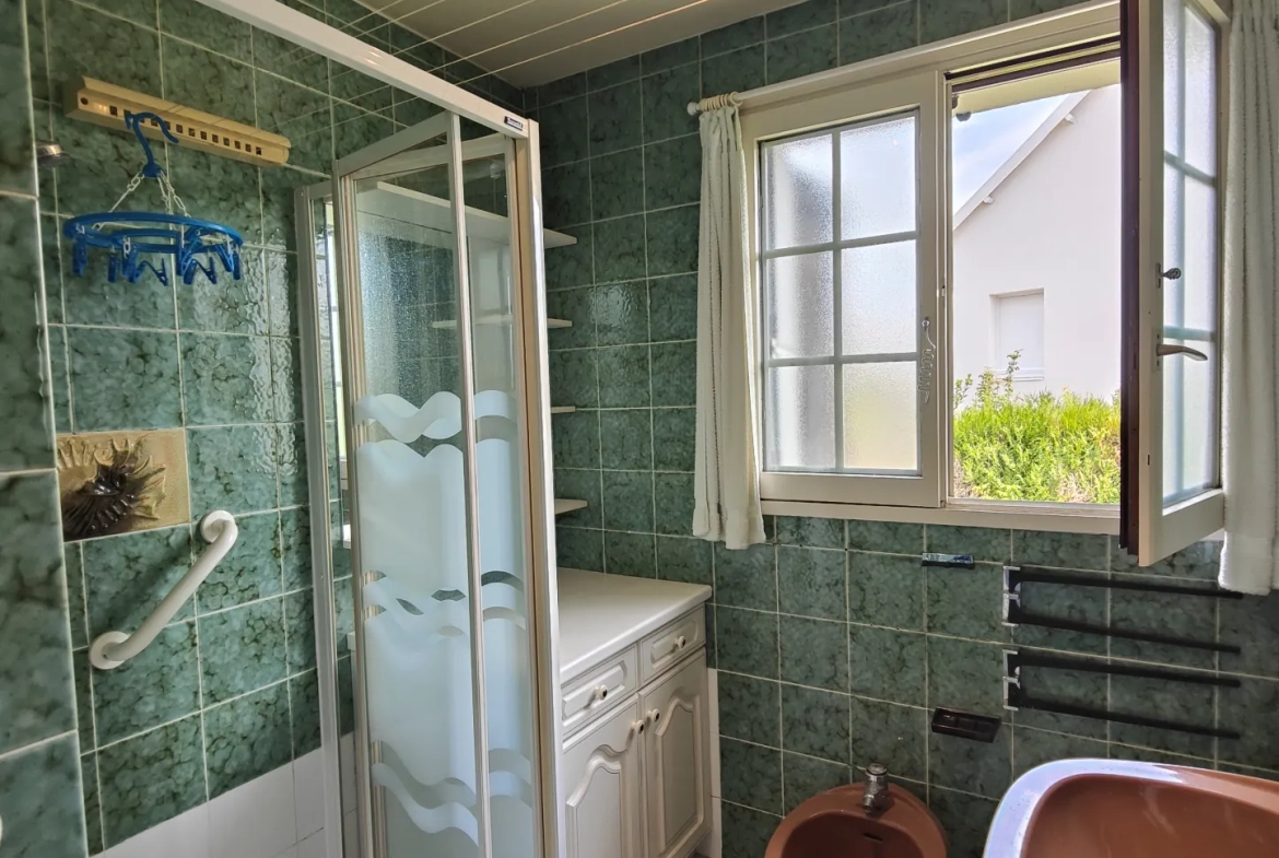 Maison familiale à Charmoy avec grand potentiel et garage - 4 chambres 