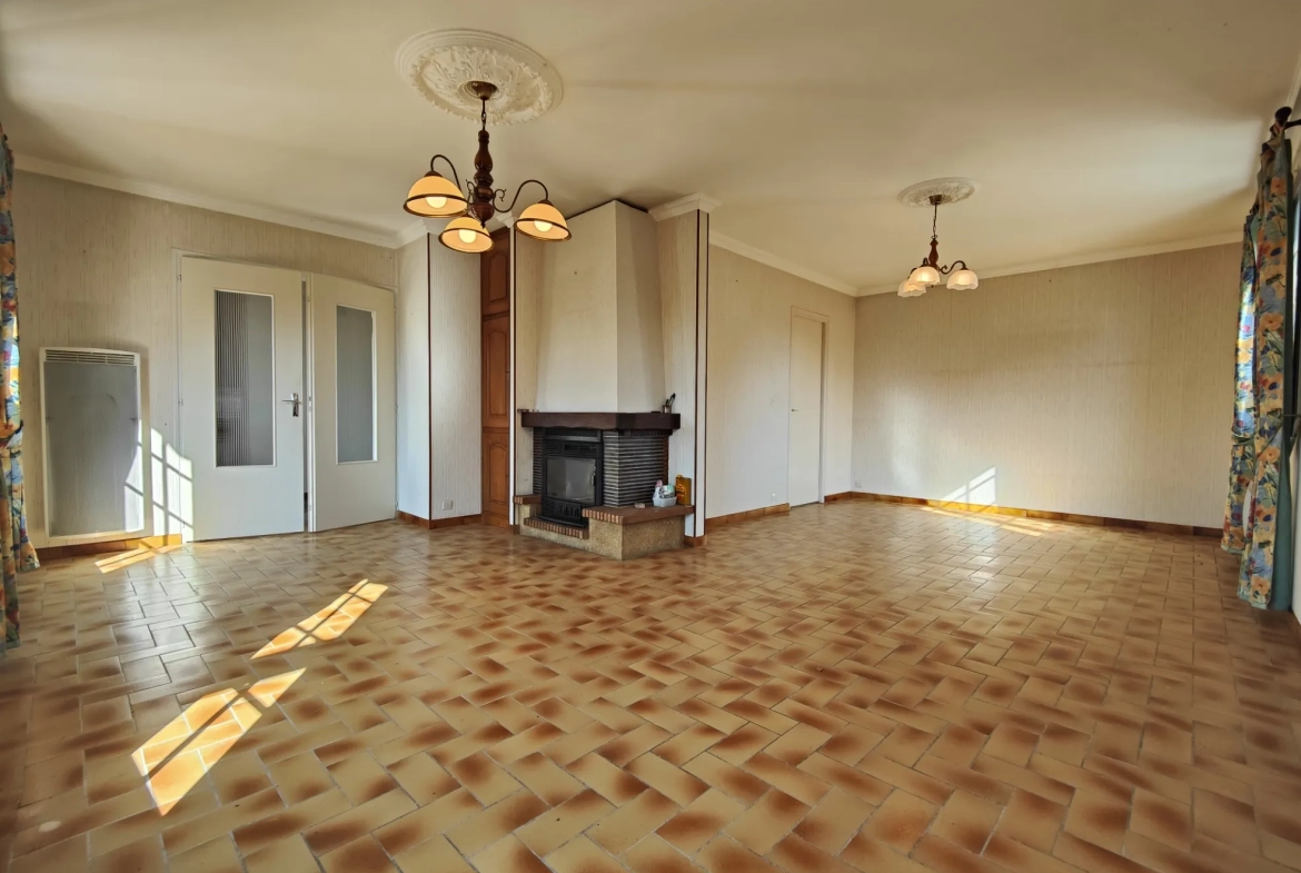 Maison familiale à Charmoy avec grand potentiel et garage - 4 chambres 