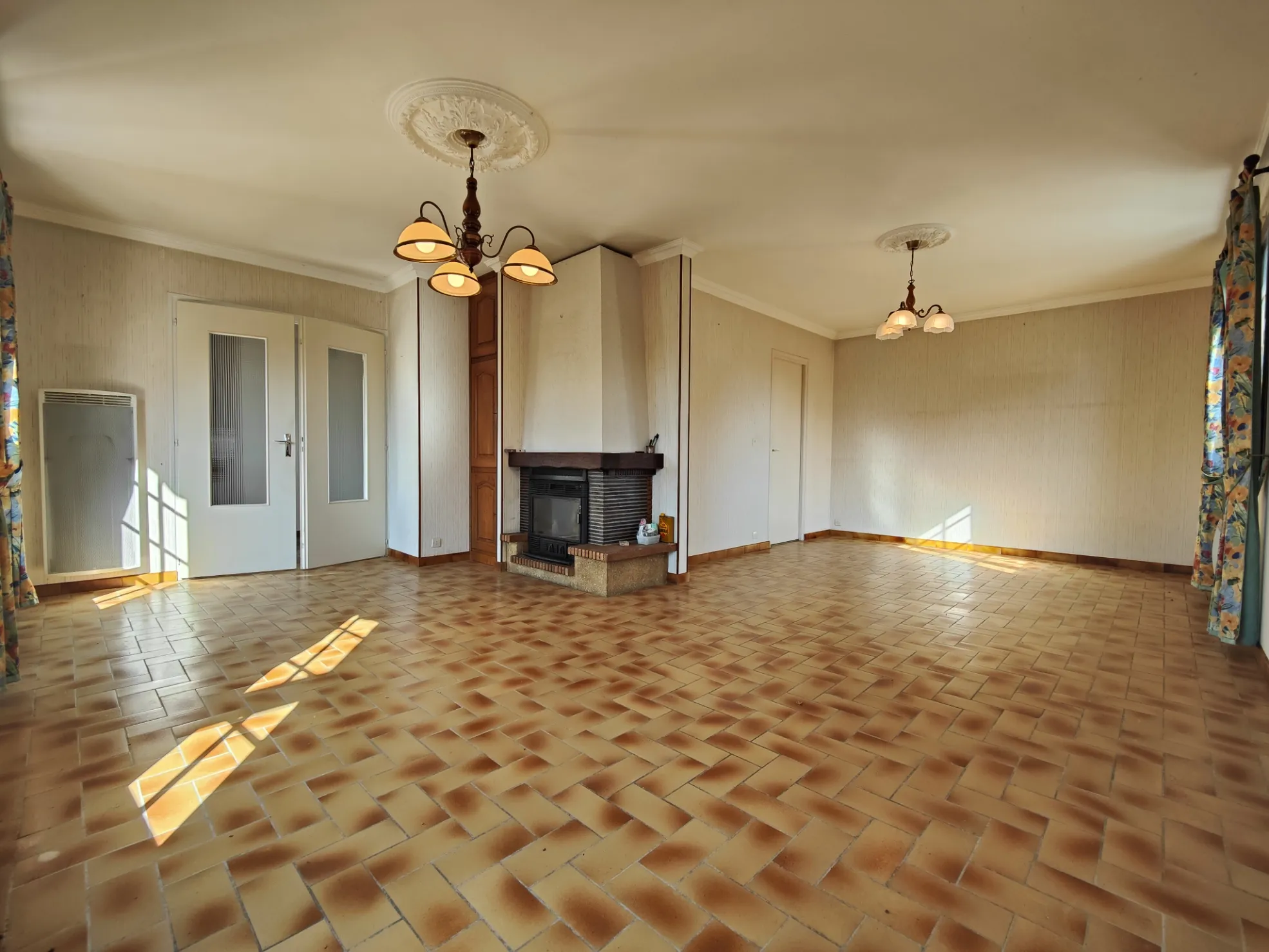 Maison familiale à Charmoy avec grand potentiel et garage - 4 chambres 