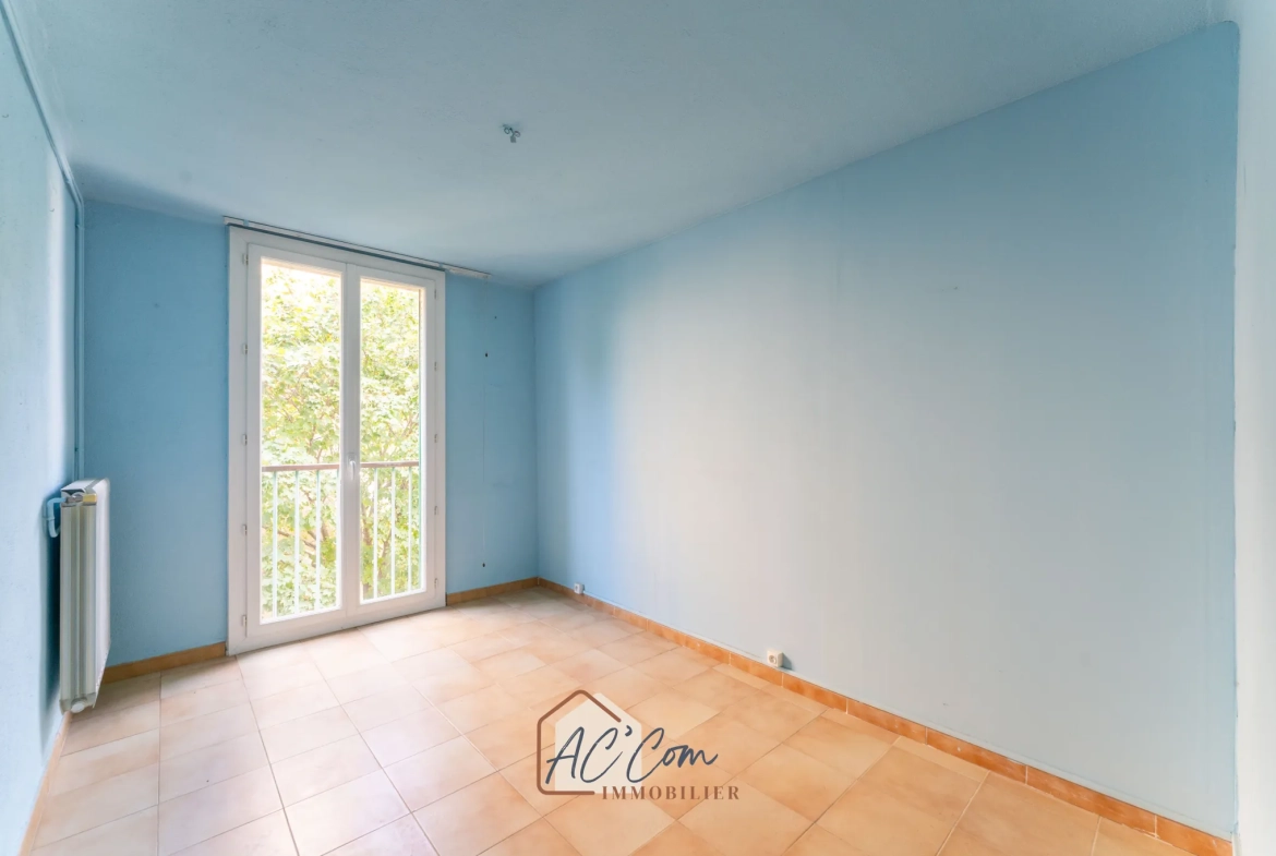 Appartement 4/5 pièces à Marseille - 81m² à rénover, calme et proche commodités 