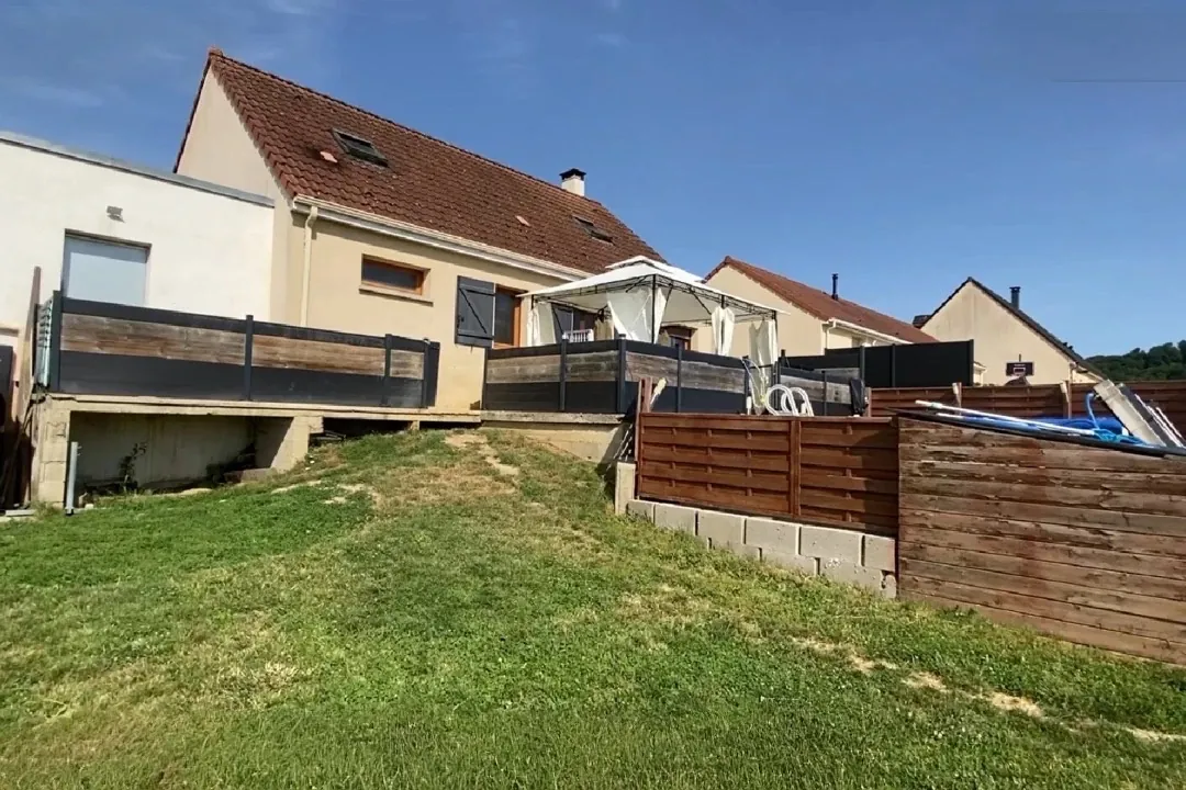 Maison moderne avec garage, piscine et jardin à Barisey-la-Côte près de Colombey-les-Belles 