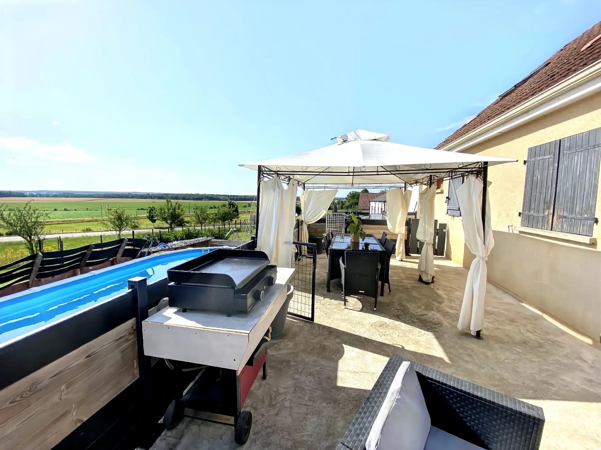 Maison moderne avec garage, piscine et jardin à Barisey-la-Côte près de Colombey-les-Belles 