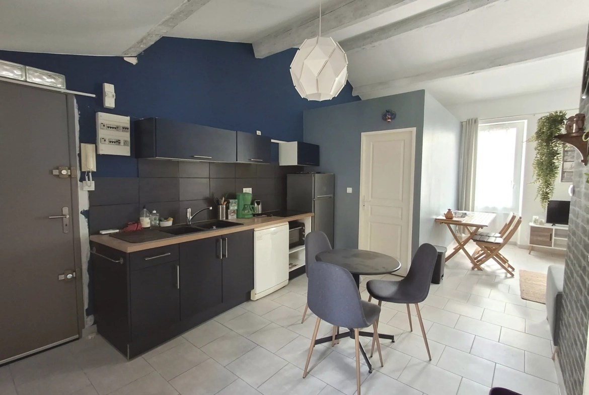 Appartement T1-2 de 41 m² avec balcon au dernier étage à La Ciotat 
