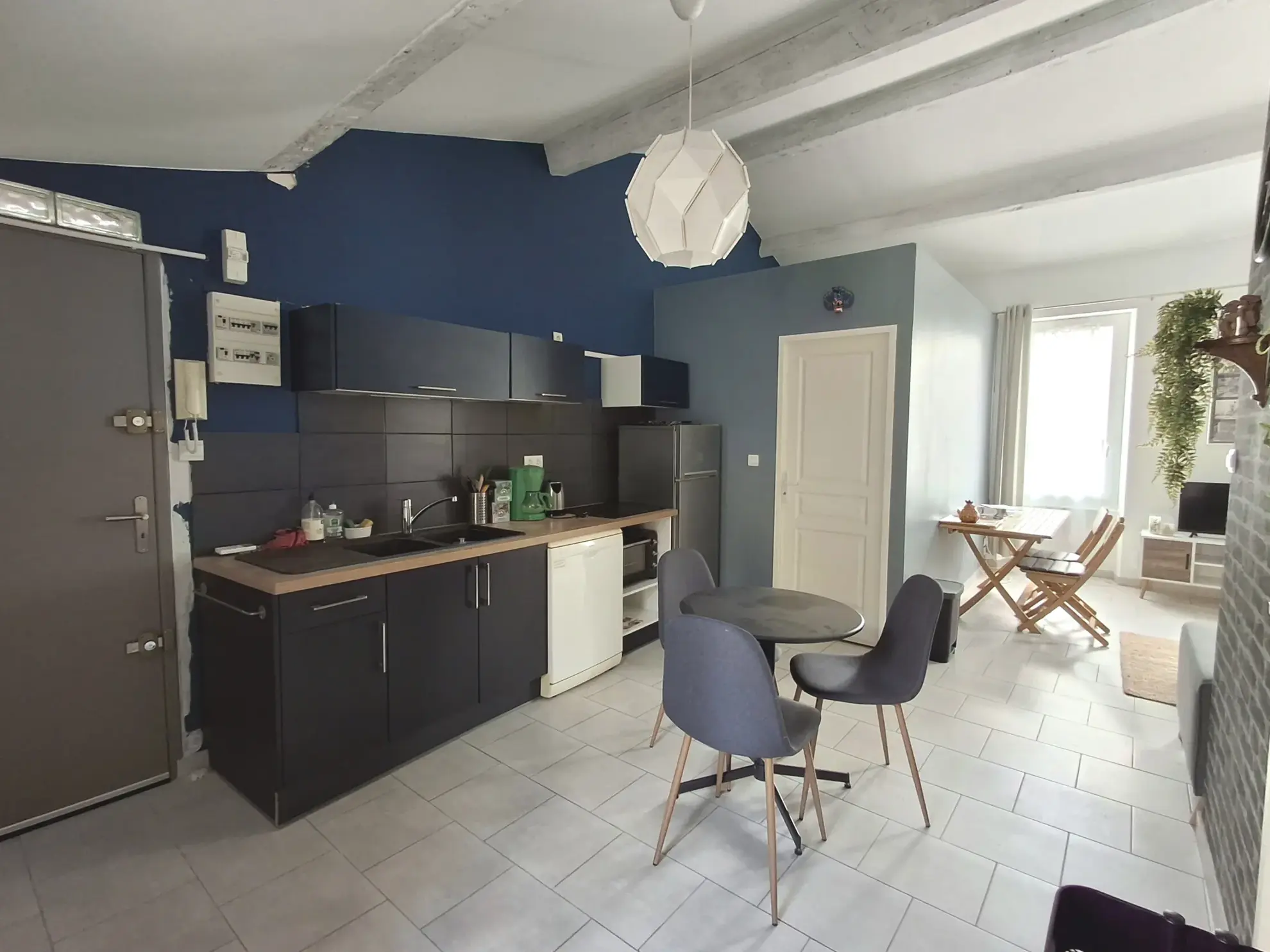 Appartement T1-2 de 41 m² avec balcon au dernier étage à La Ciotat 