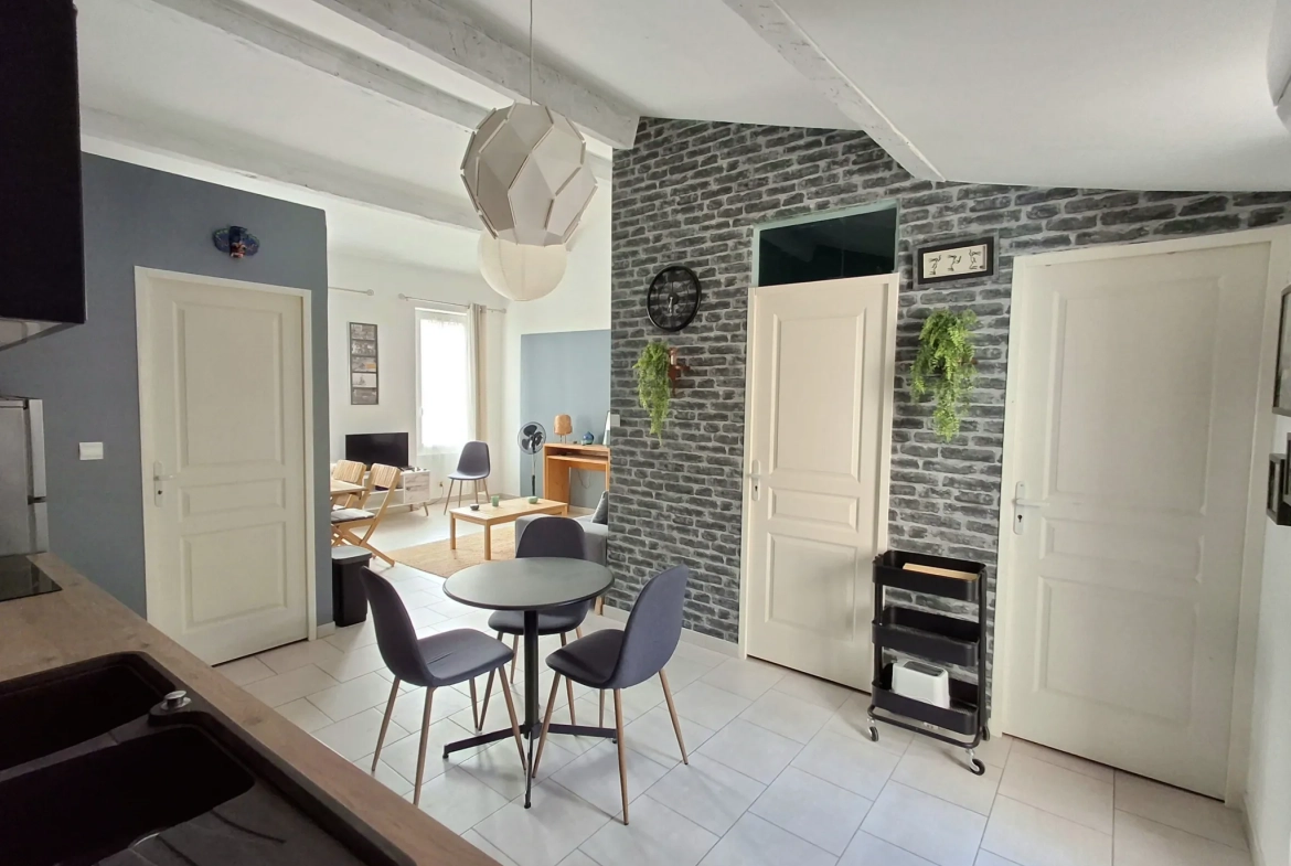 Appartement T1-2 de 41 m² avec balcon au dernier étage à La Ciotat 