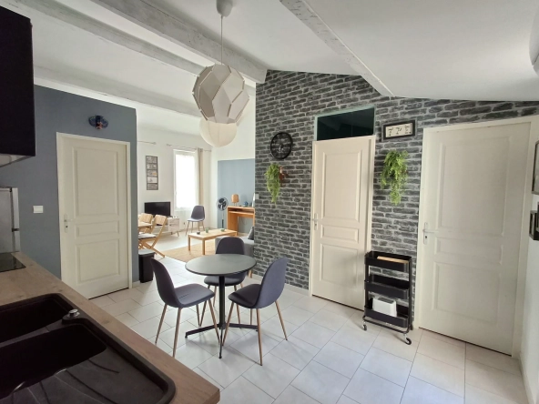 Appartement T1-2 de 41 m² avec balcon au dernier étage à La Ciotat