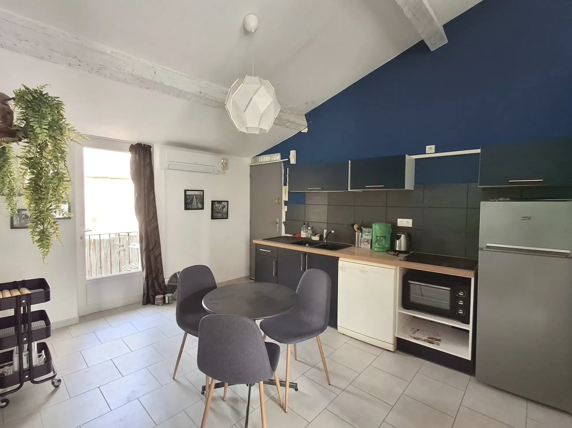 Appartement T1-2 de 41 m² avec balcon au dernier étage à La Ciotat 