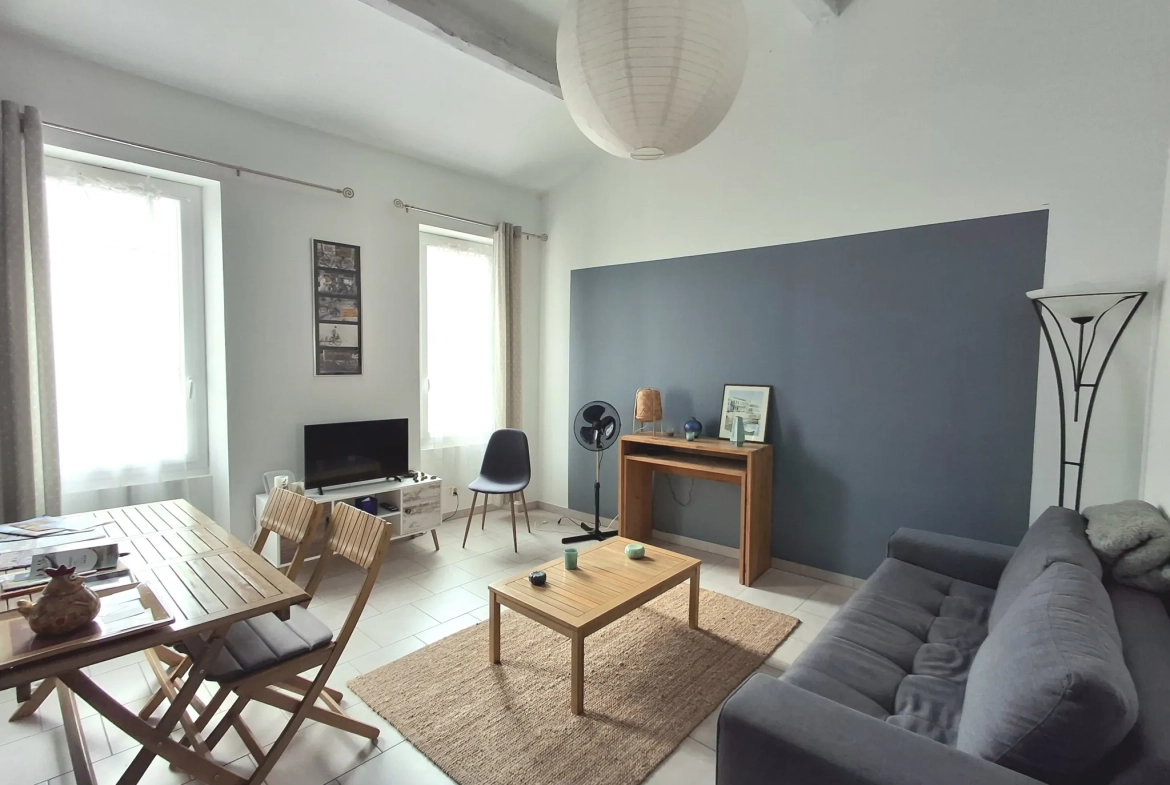 Appartement T1-2 de 41 m² avec balcon au dernier étage à La Ciotat 