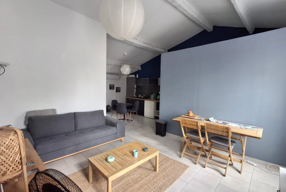 Appartement T1-2 de 41 m² avec balcon au dernier étage à La Ciotat 