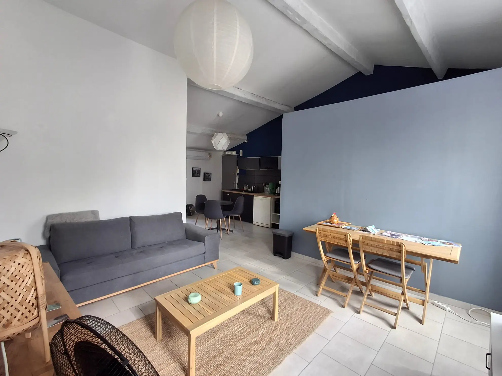 Appartement T1-2 de 41 m² avec balcon au dernier étage à La Ciotat 