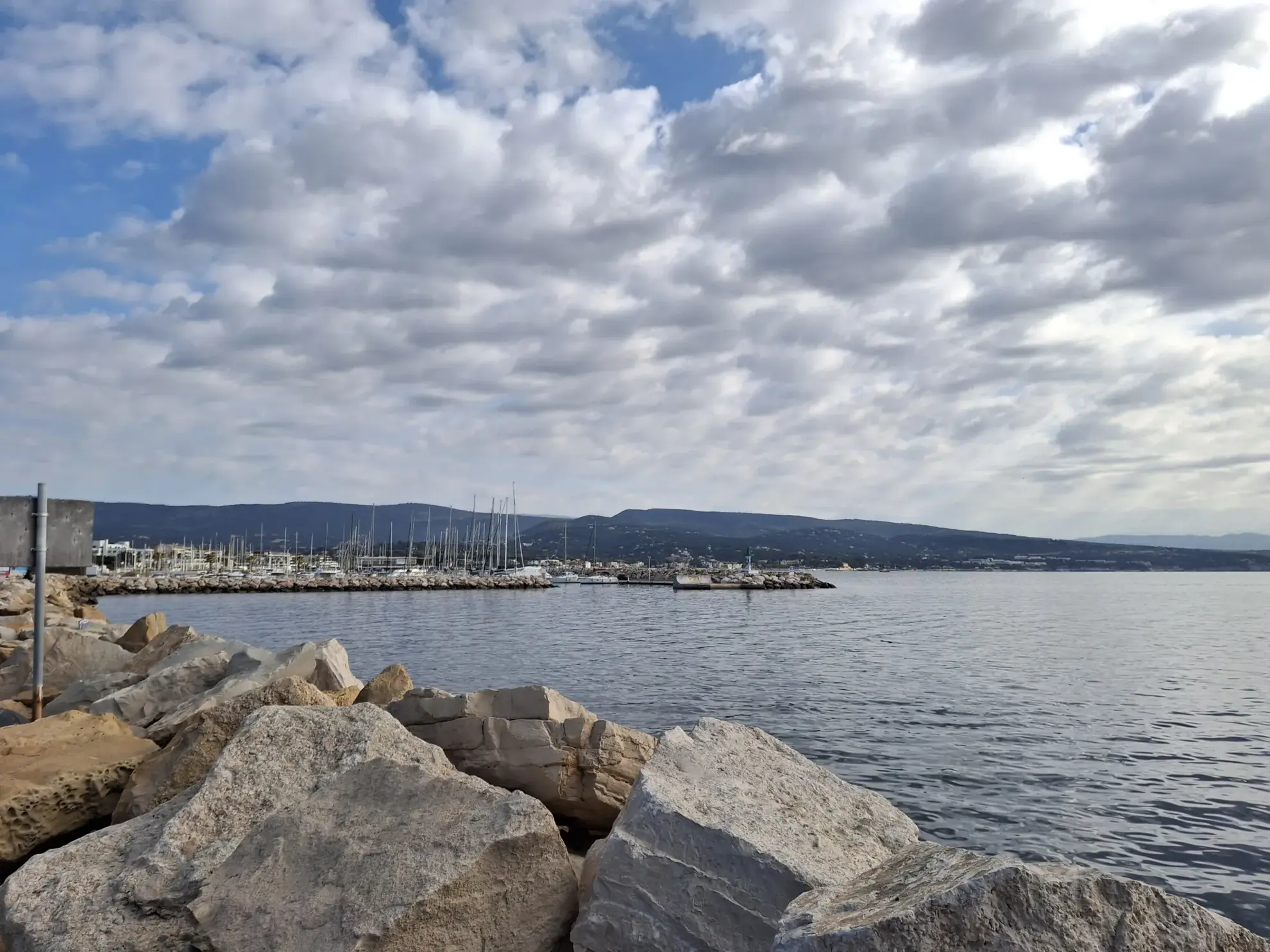 Appartement T1-2 de 41 m² avec balcon au dernier étage à La Ciotat 