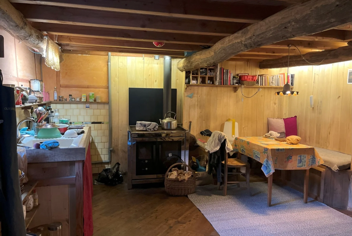 Ferme écologique et autonome de 42 m² dans les Pyrénées Ariégeoises 