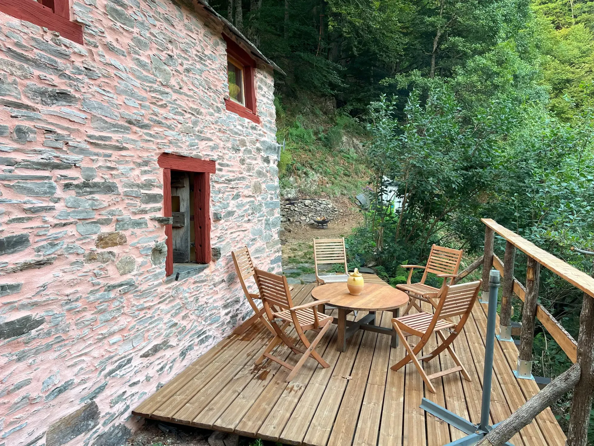 Ferme écologique et autonome de 42 m² dans les Pyrénées Ariégeoises 