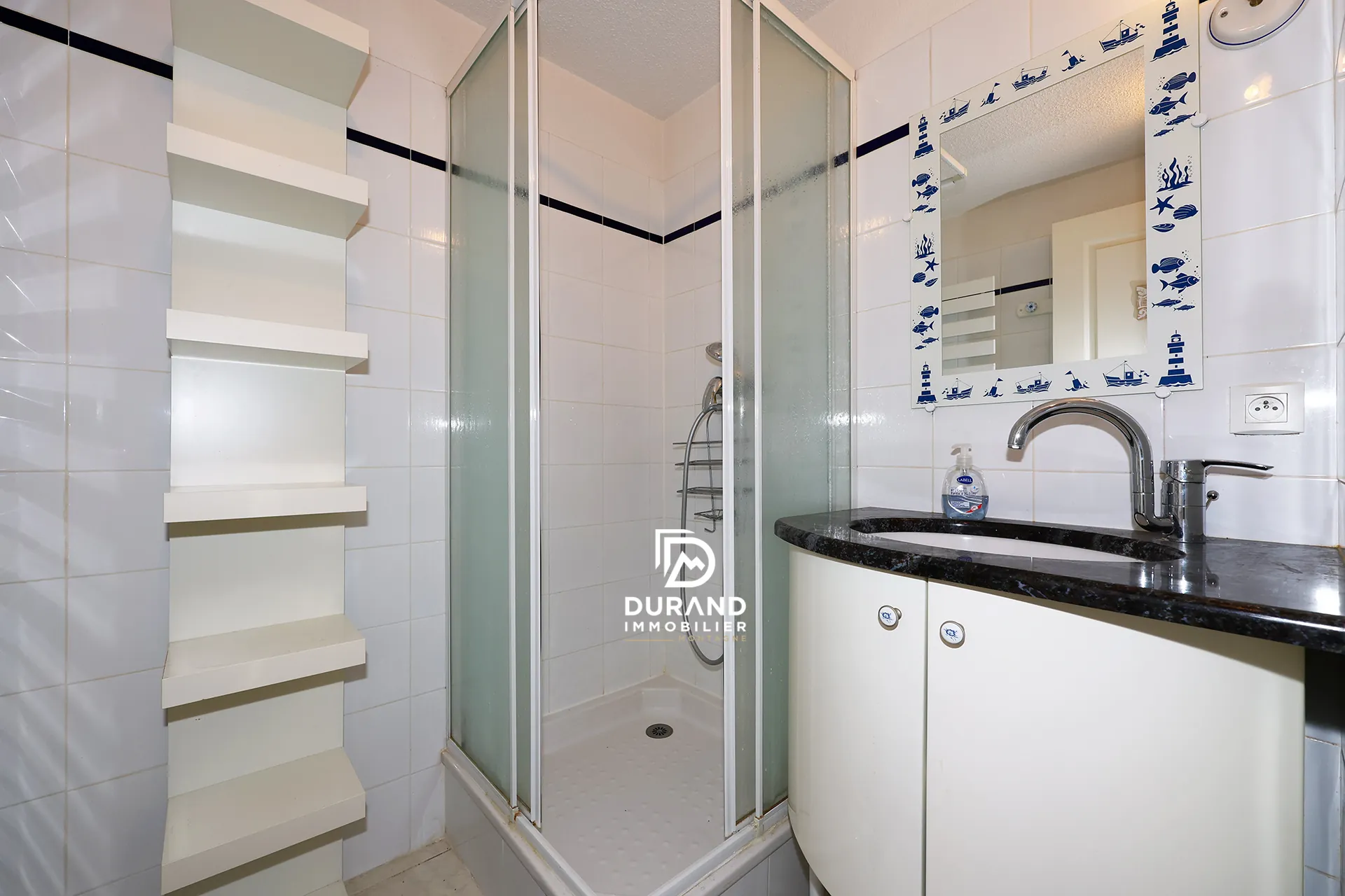 beaux appartements à vendre à Vars - T2 bis rénové avec cheminée et ambiance chalet 