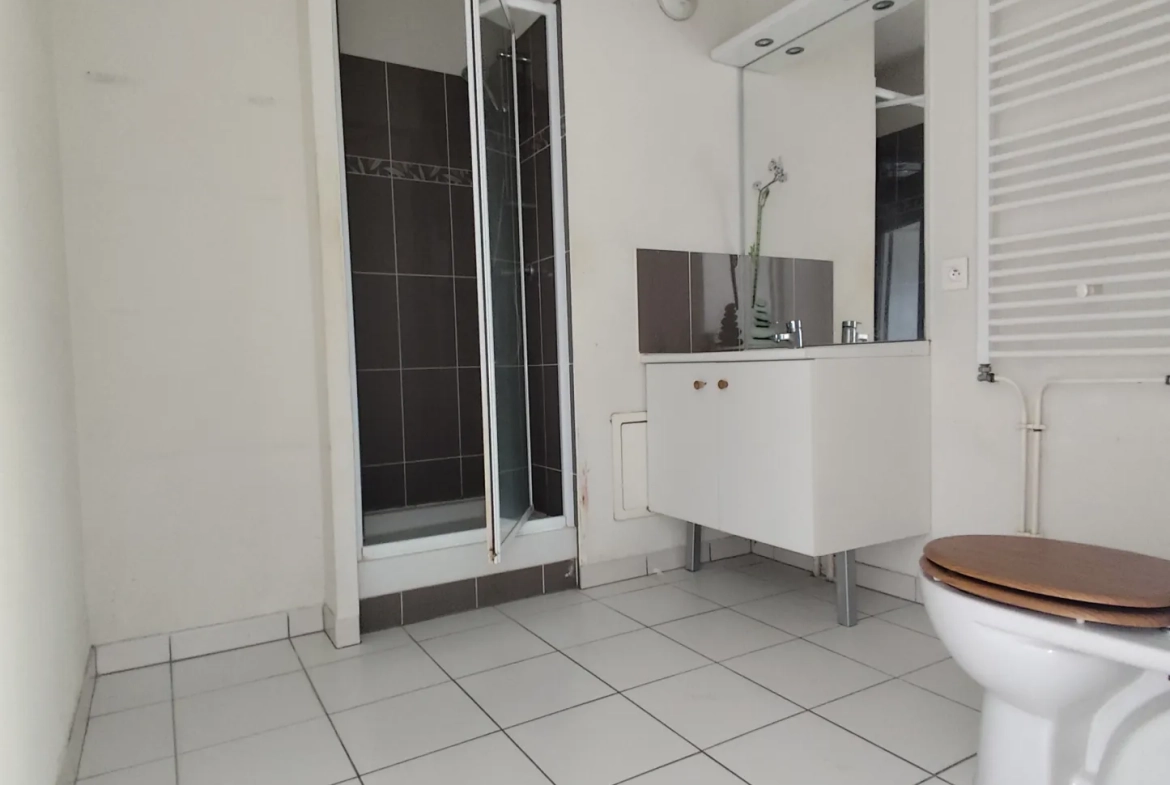 Appartement F2 à Villepinte avec balcon et parking extérieur 