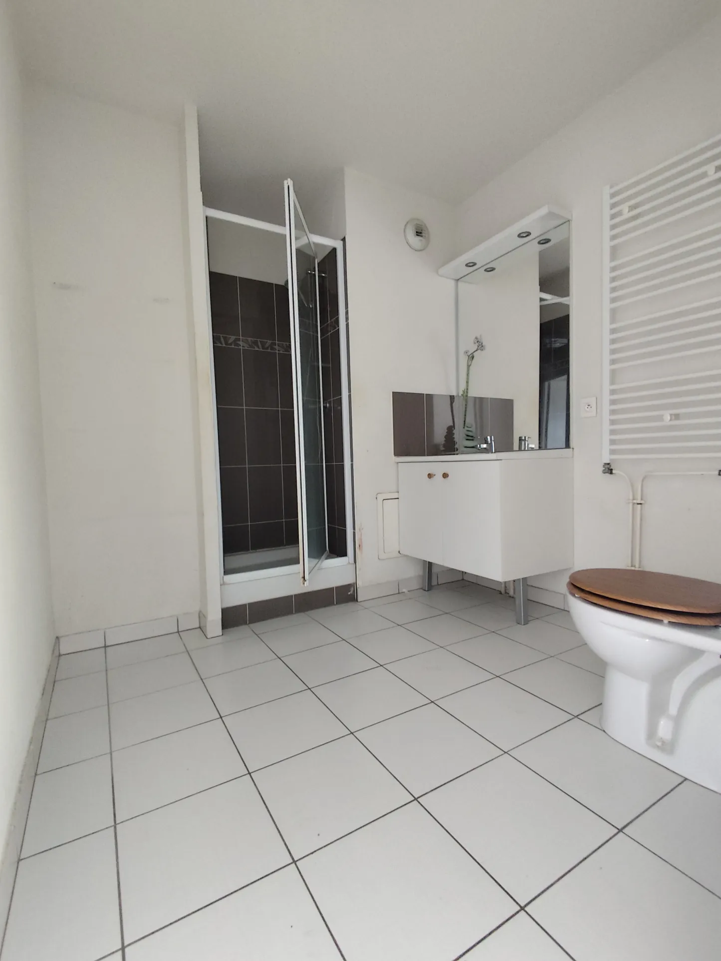Appartement F2 à Villepinte avec balcon et parking extérieur 